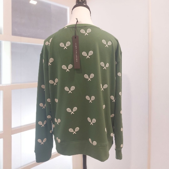 Green Crew Neck Sweater with Charming Pattern - Picture 2 of 8